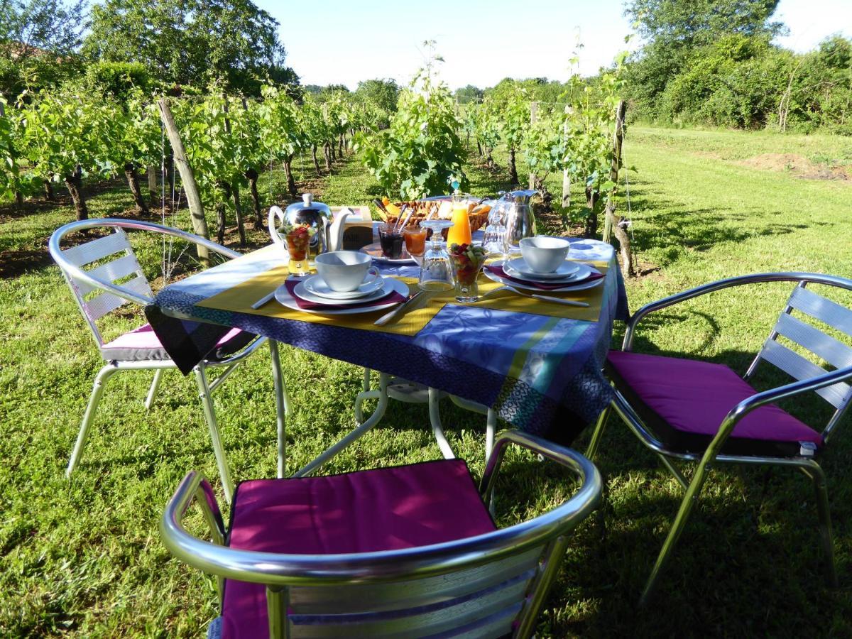 Bed and Breakfast La Vigneraie De Laura Sainte-Colombe  Exterior foto