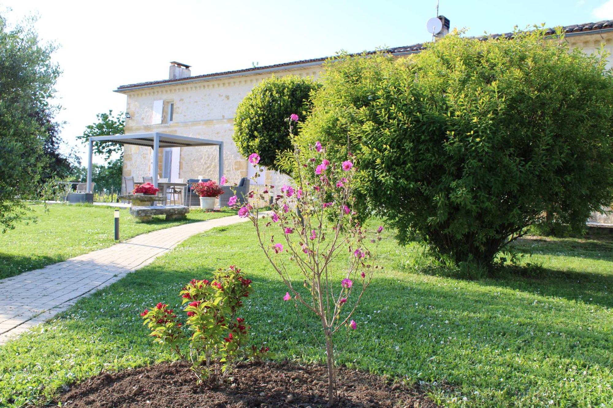 Bed and Breakfast La Vigneraie De Laura Sainte-Colombe  Exterior foto